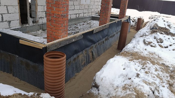 Зимний проект по прокладке ливневки  зимний проект  в Зеленограде по прокладке ливневки, глубокого отсекающего дренажа фундамента, утепления и гидроизоляции стен подвала